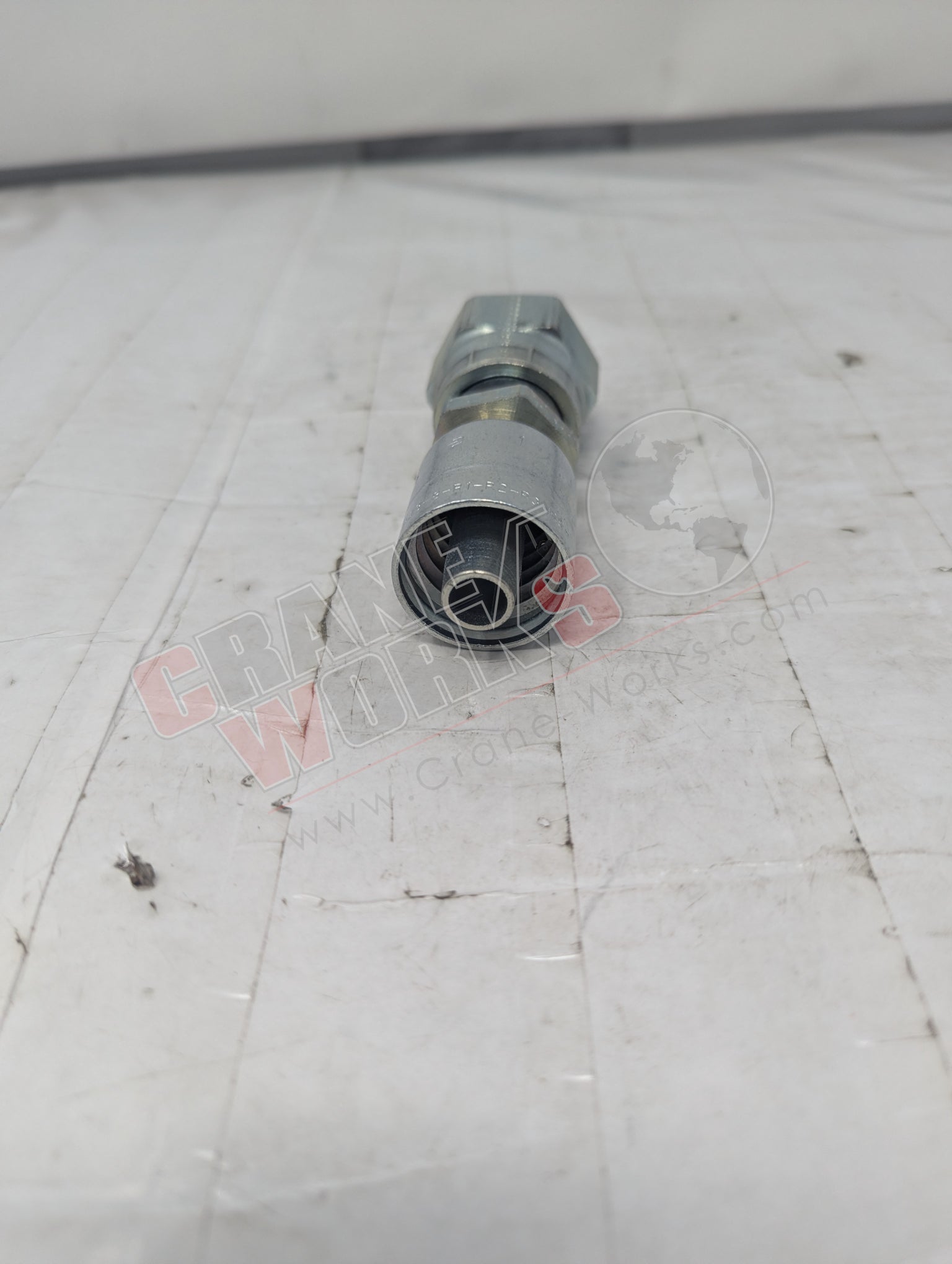 Picture of Kp80040, a  New 3/4"Tube X1/2"Hose, Seal-Lok Swvl (Long, angle 3.
