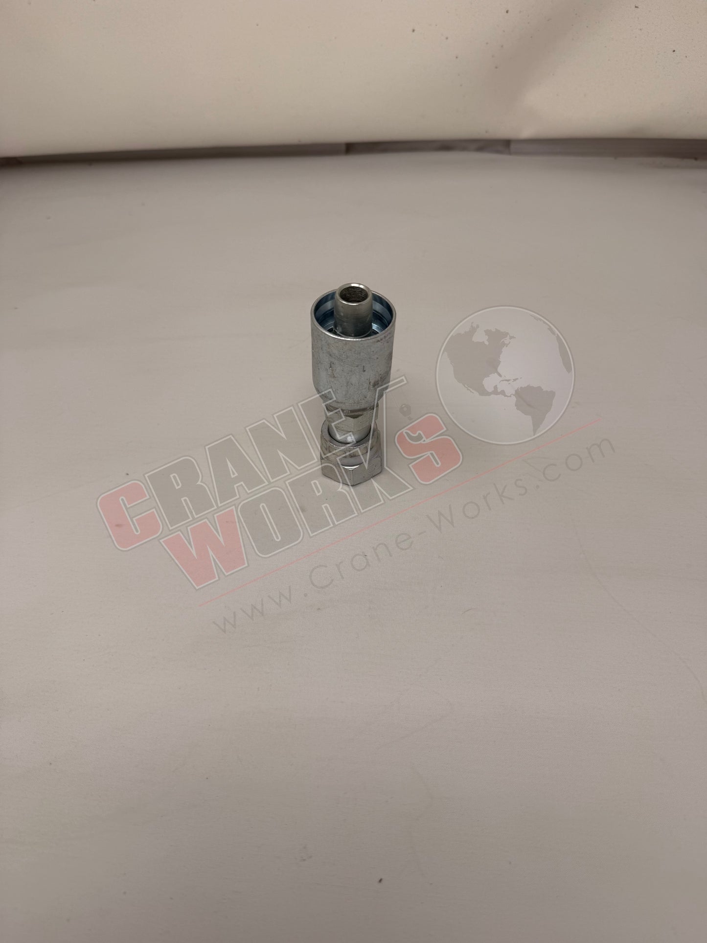 Picture of 1Js77-10-10, a  New Feamale Seal -Lok Long R12, angle 3.