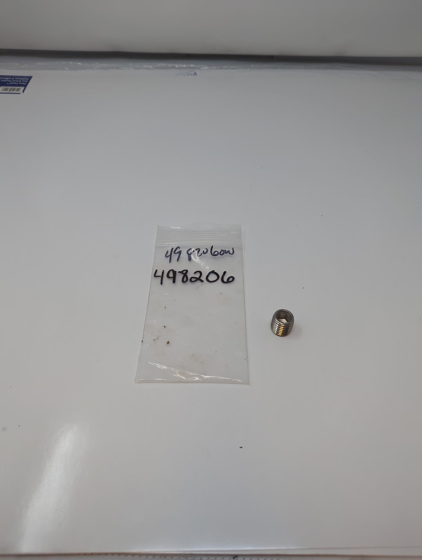 498206000 | New Screw