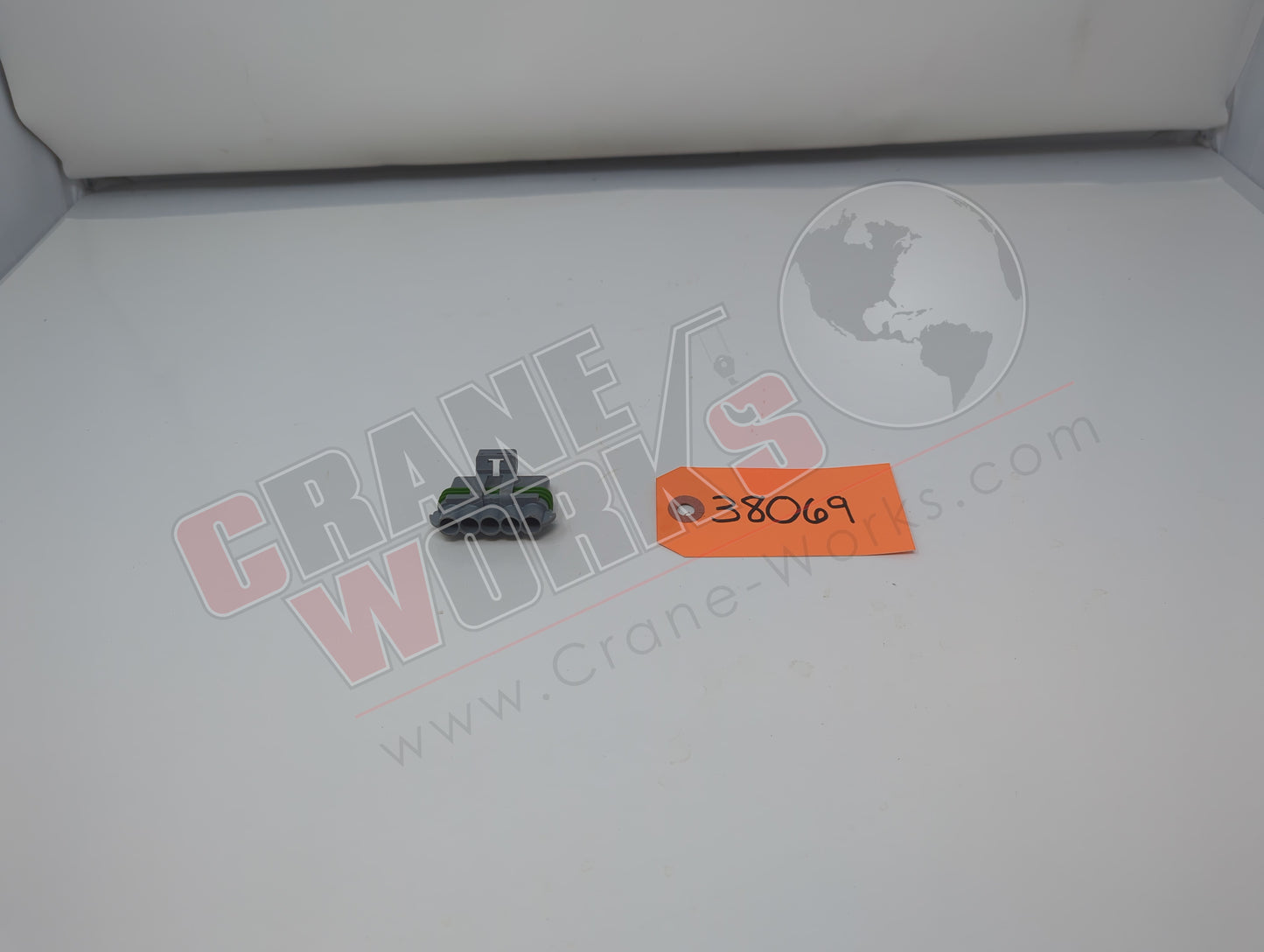 38069 | New Female Connector