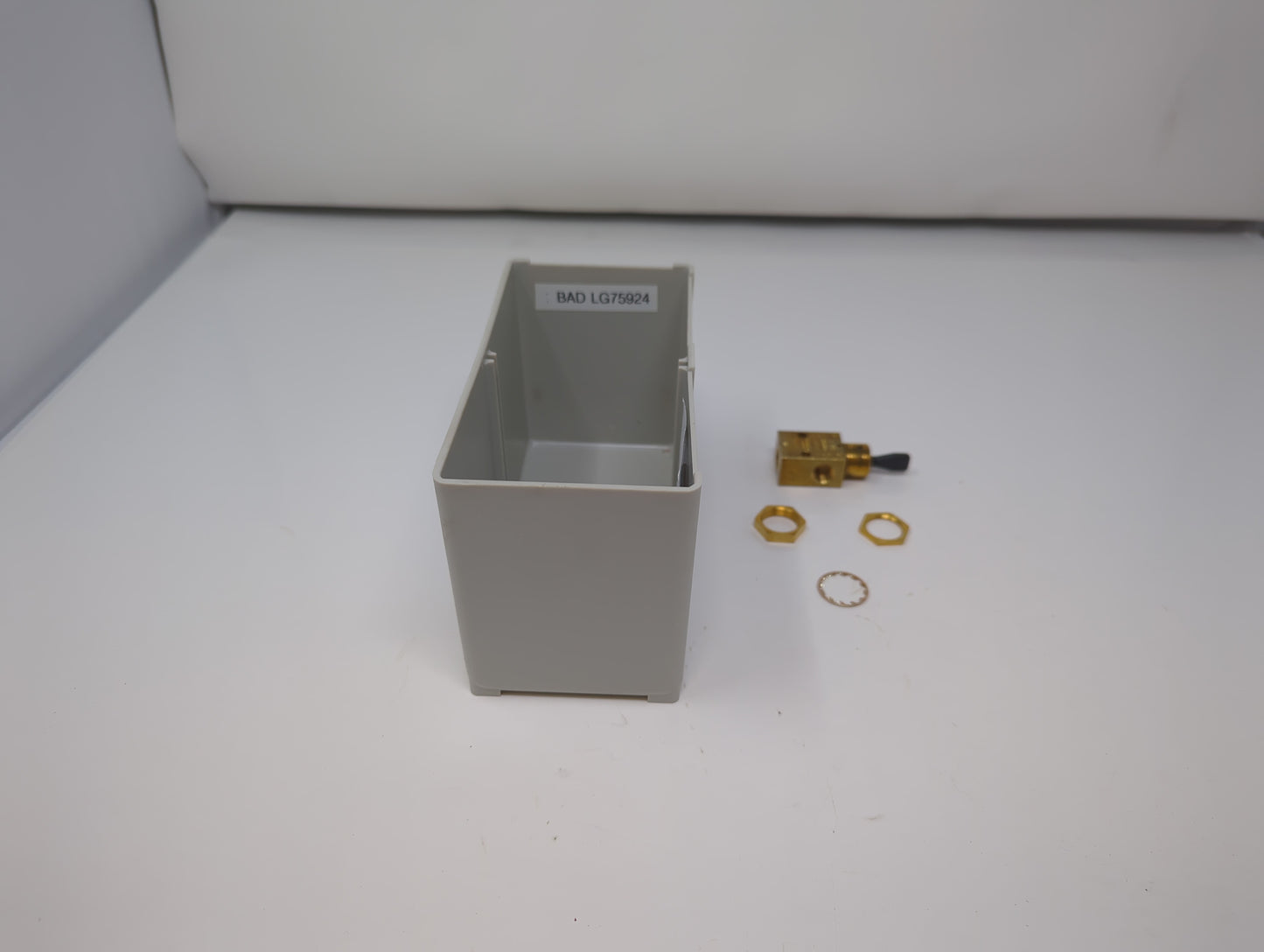 LG75924 | New Valve, Air Toggle, 3 Way