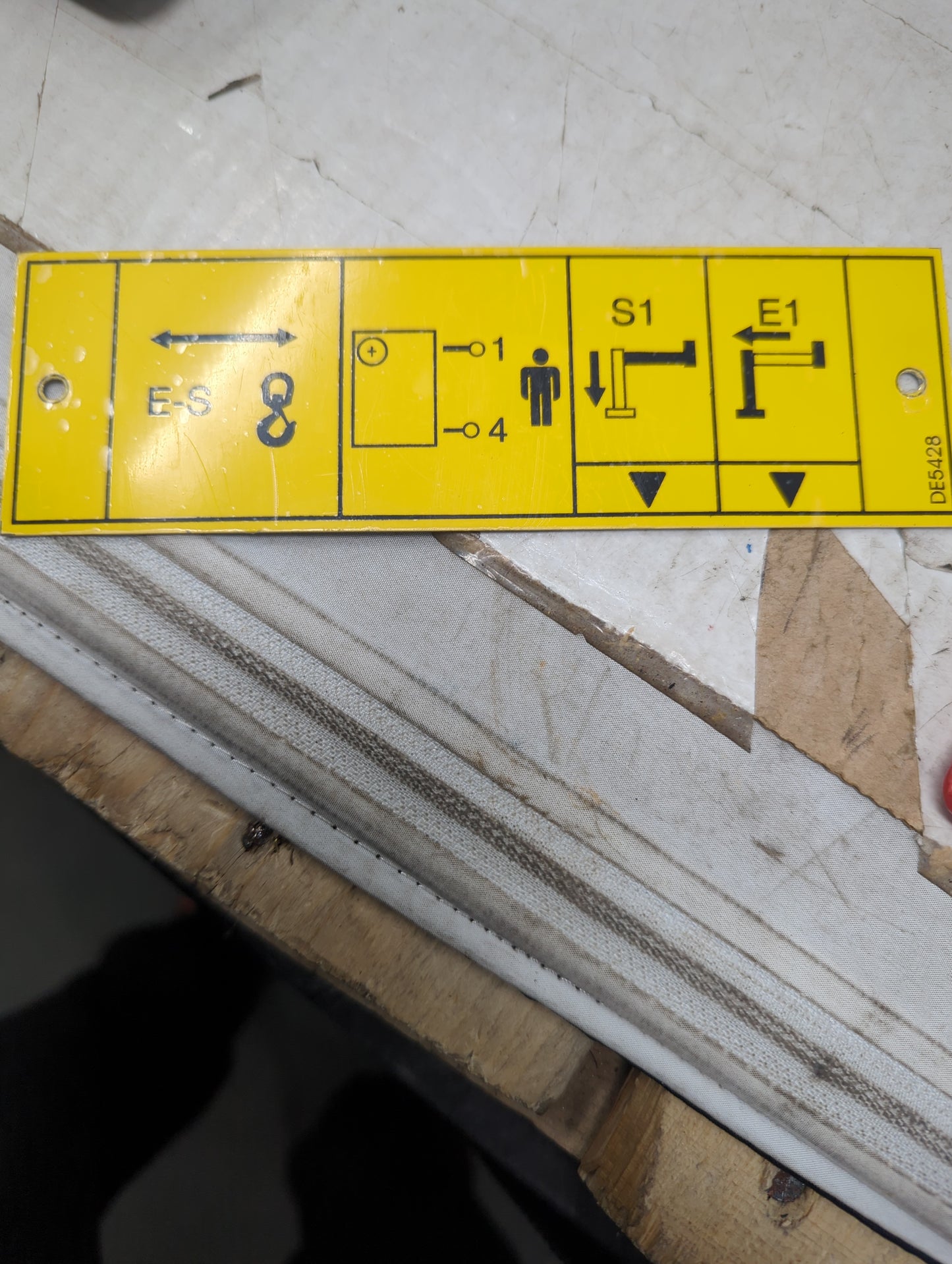5428 | New Outrigger Placard Plate