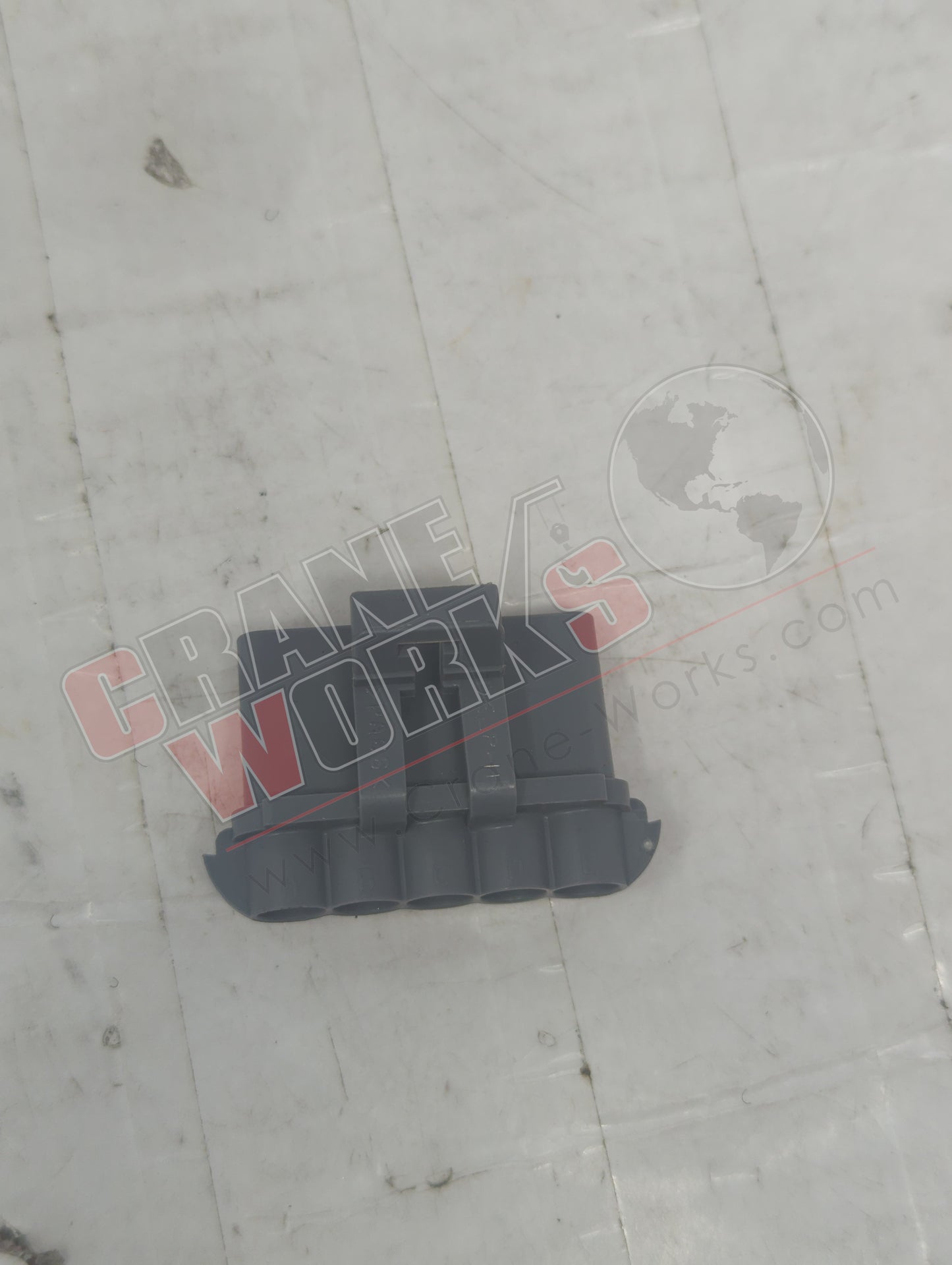 12084891 | New 5 Cavity Female 280