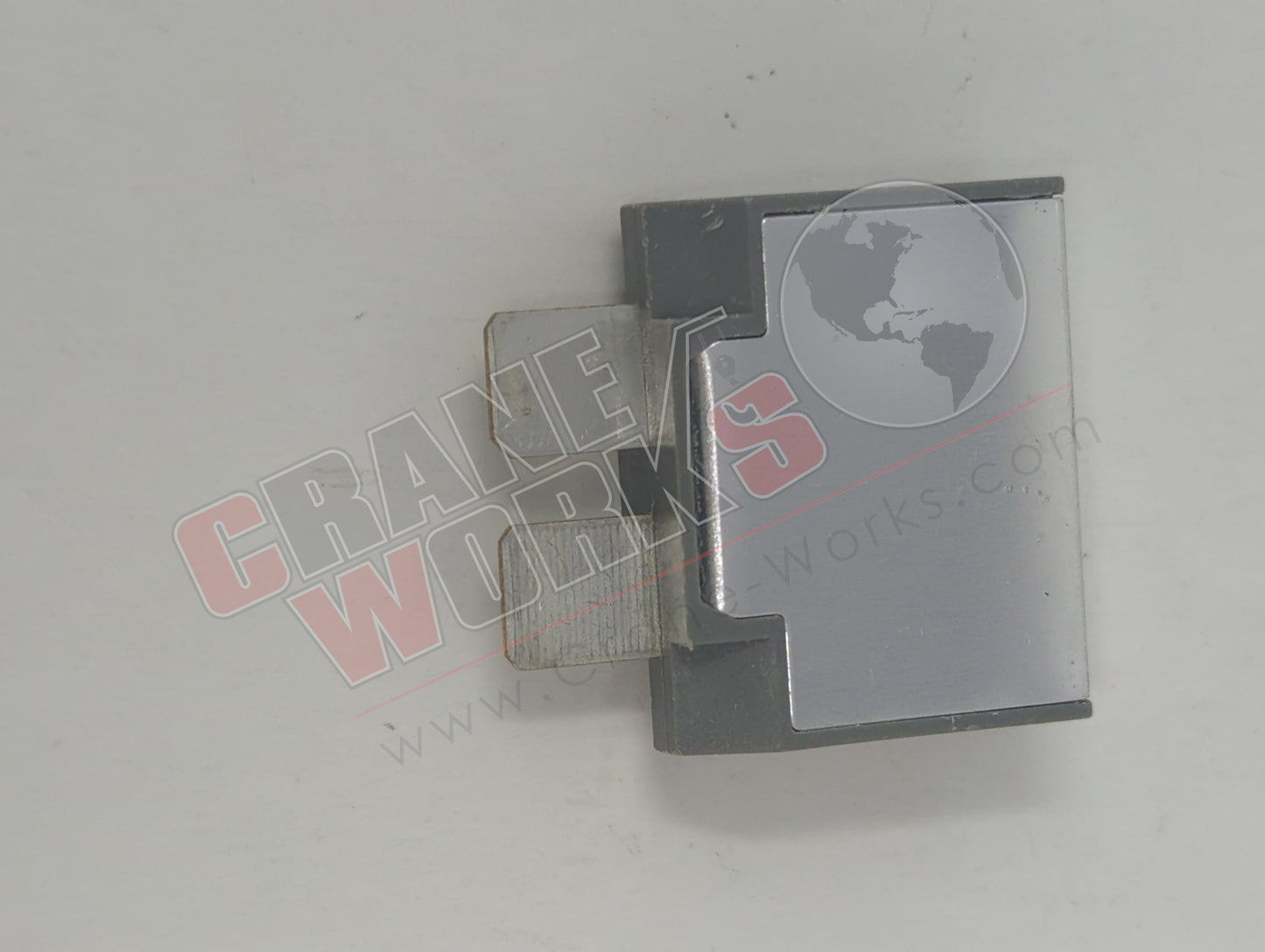 19130-02M | New Maxi 12V 30A Circuit Breaker
