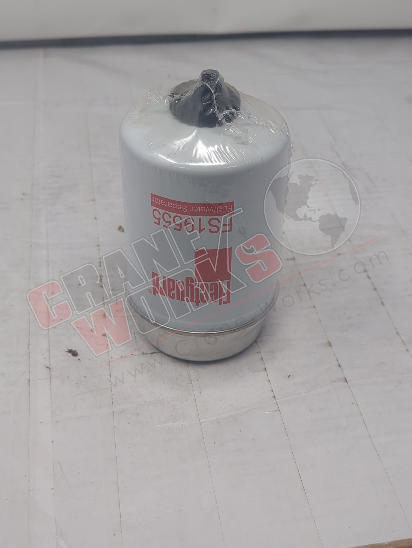 FS19555 | New Fleetguard Fuel/Water Separator