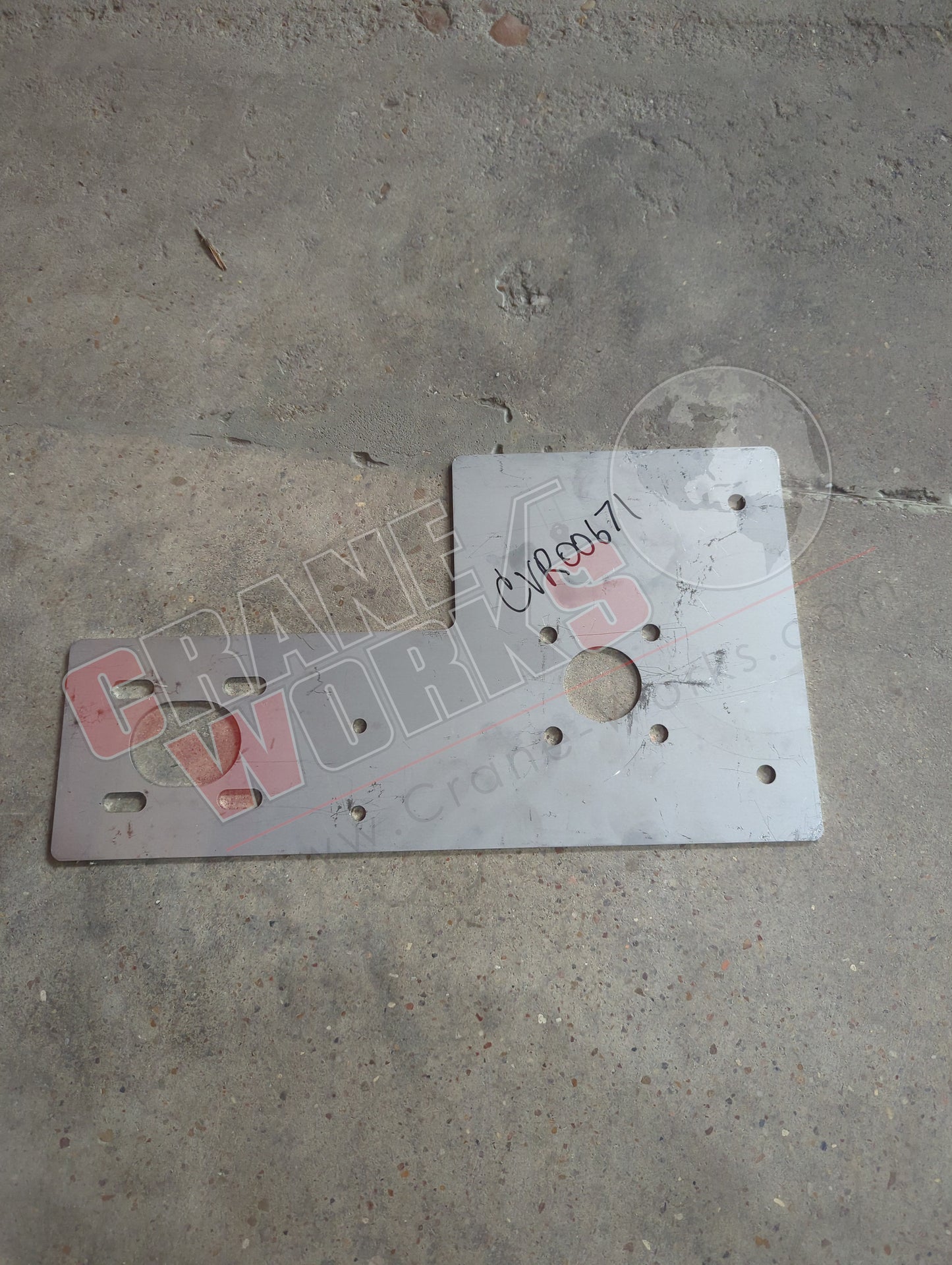 CVR00671 | New Head Pulley End Plate Driver Side