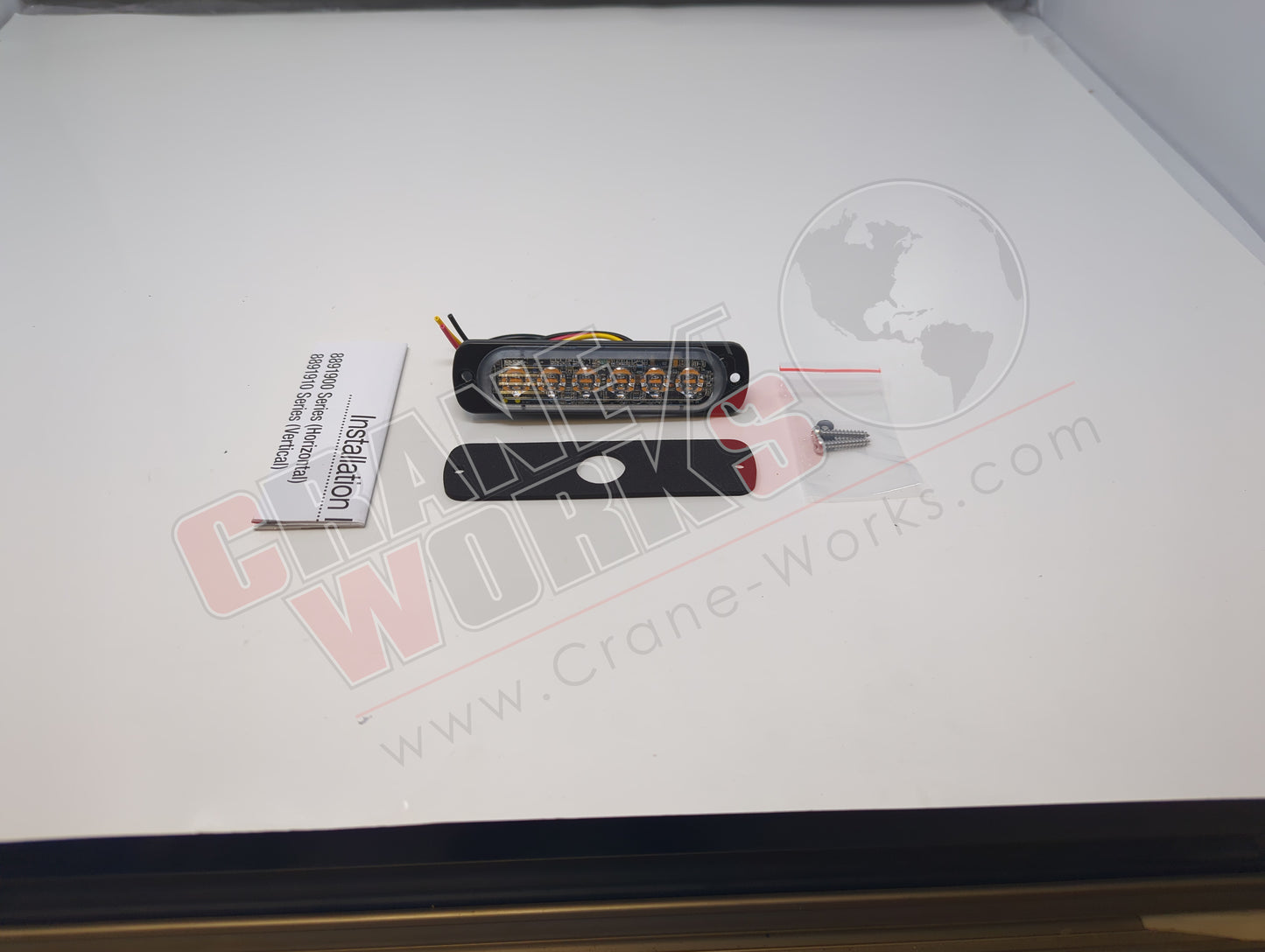 8891910 | New Strobe Light-Vertical