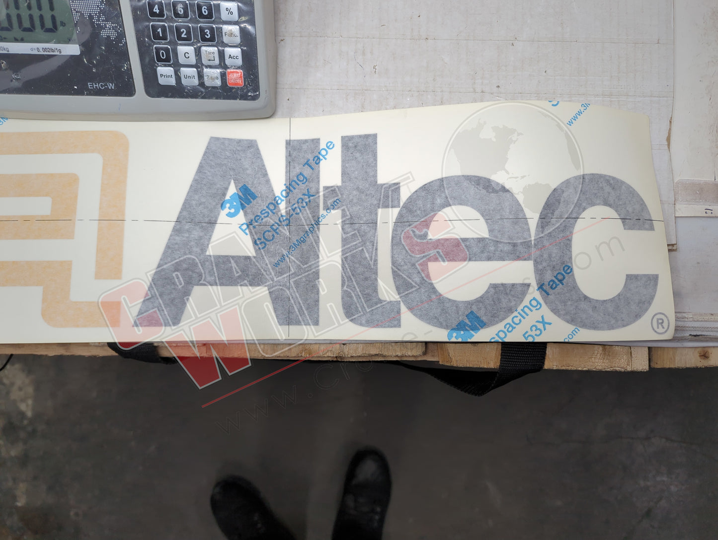 067000454 | New Placard Altec Lg Kiss Cut