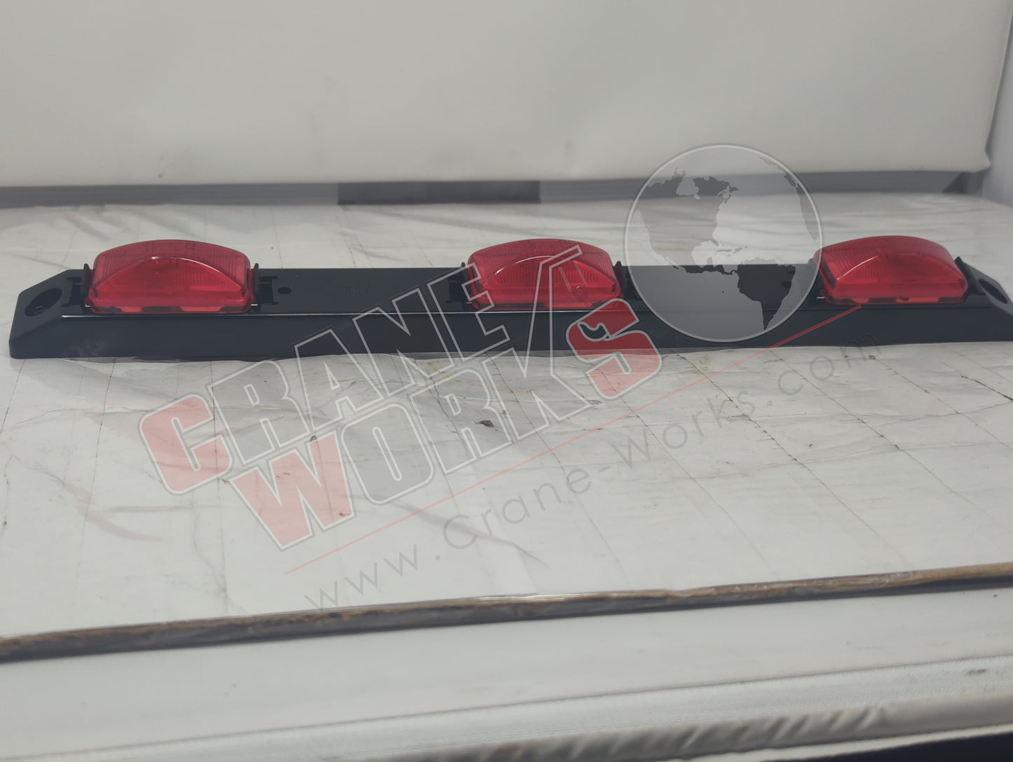 49172 | New 3 Light Bar/ Black Base