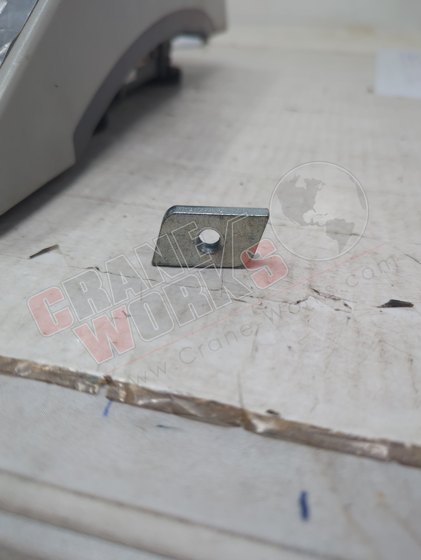 121050713 | New Lock Plate M 8